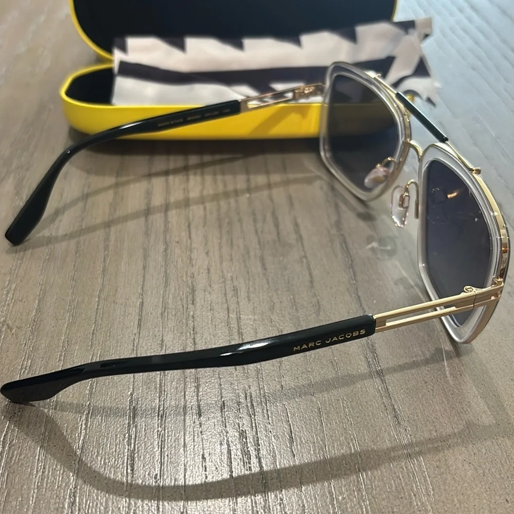 Marc Jacobs Eyewear Pilot Frame Sunglasses new in Case